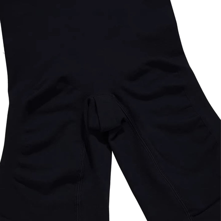 Bodysuit Shapewear Hosen Design - Dehnbares und atmungsaktives Material im Close-Up