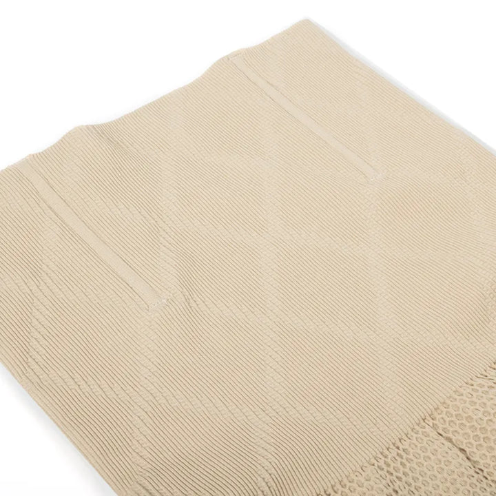 Unterwäsche Damen - Formender String Shapewear - Close-Up hoher Bund.